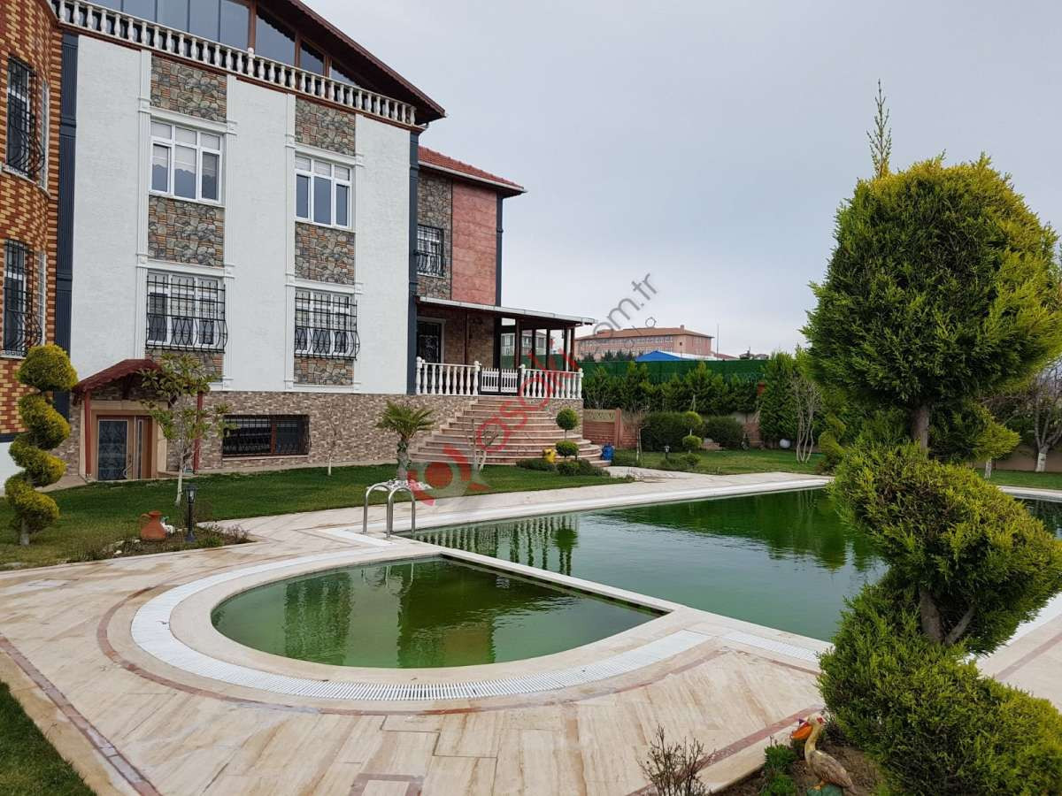 Celaliye'de Satılık  1300 M² Lüx Villa