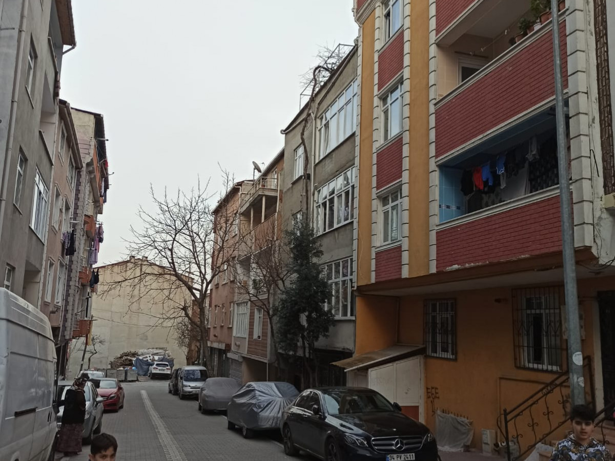 Esenyurt Kıraçta Ruhsatlı 5 Katlı Satılık Bina - Büyük 1