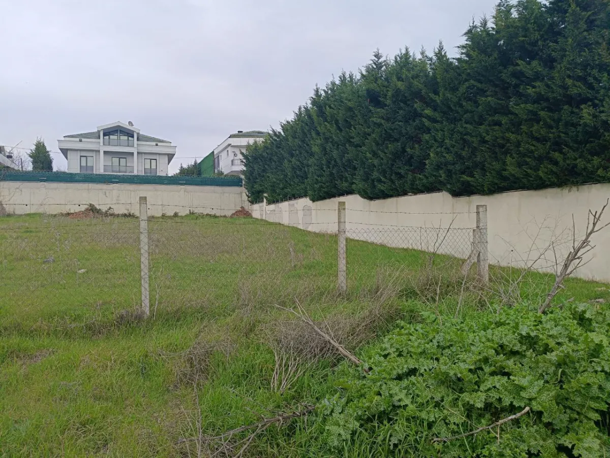 B.&ccedil;ekmece Kamiloba'da Satılık 700 M&sup2; Arsa - Büyük 2