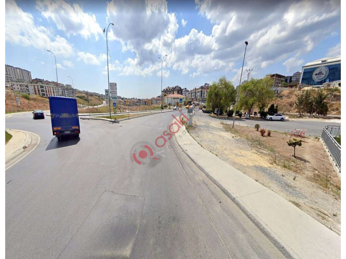 Beylikdüzü Kavaklı Mah. 4 Yol Ağzı Satılık Arsa