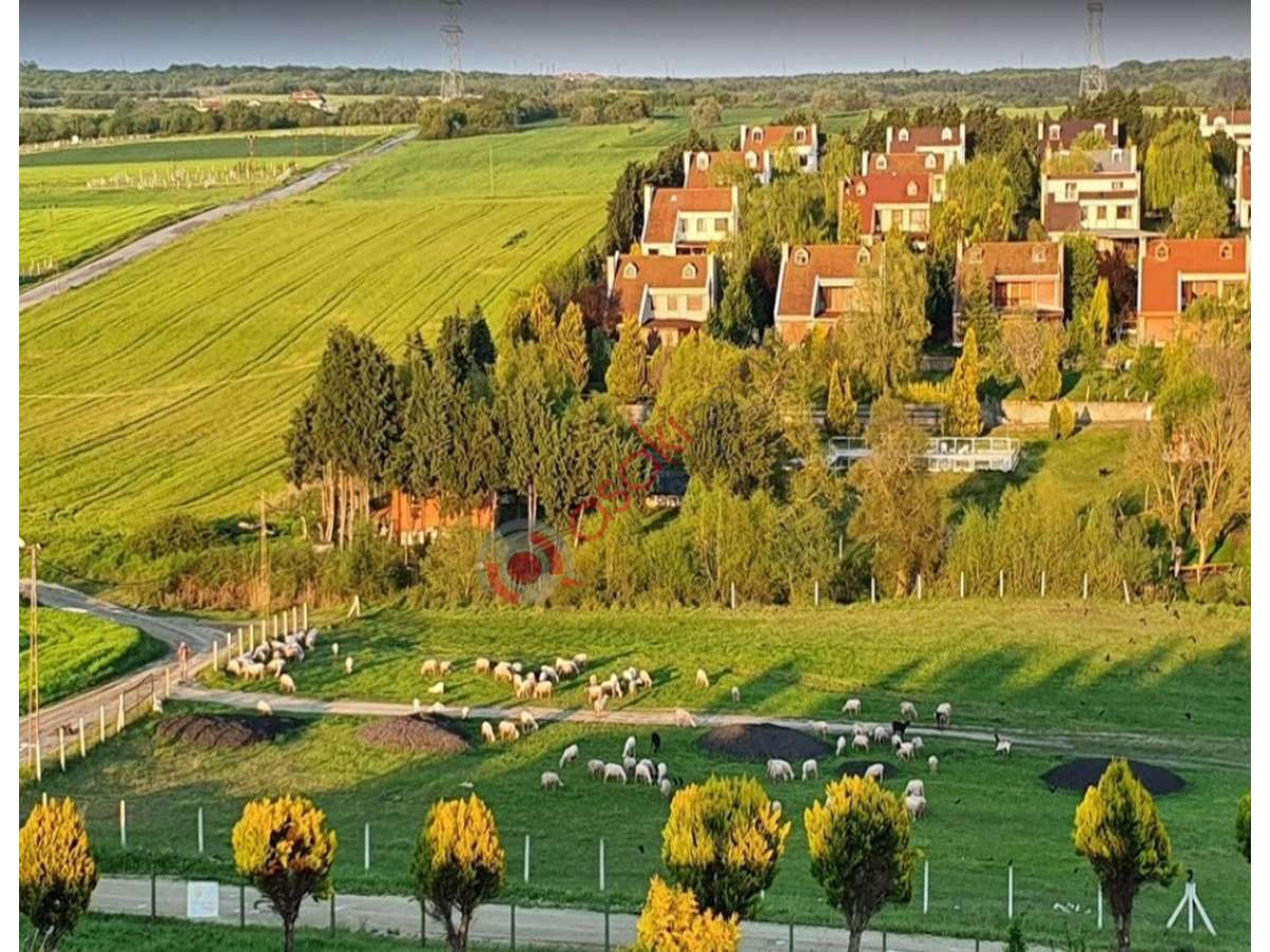 Silivri çerkezköy Sınırı Gölet Yakini 13 Dönüm Imarli Tarla