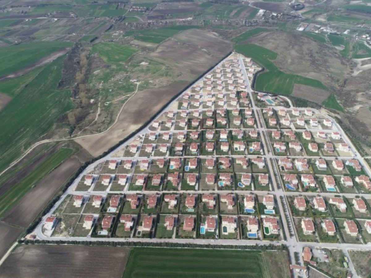 Büyükçekmece Doğa Evleri Yanında 12.5 Dönüm Arsa
