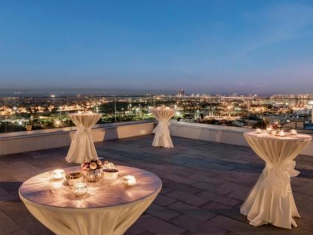 İSTANBUL DA 216 ODALI SATILIK OTEL - Büyük 3