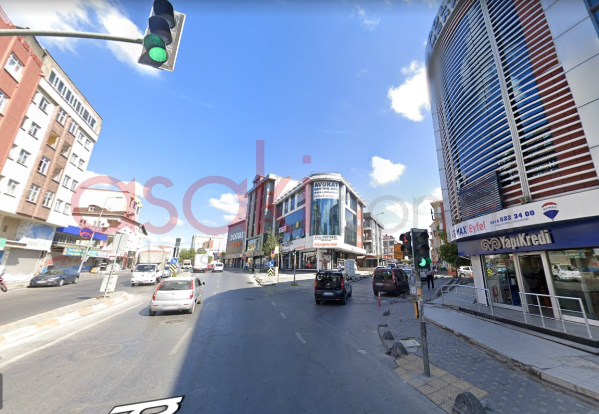 Sancaktepe  Satılık  300 M2 Dükkan