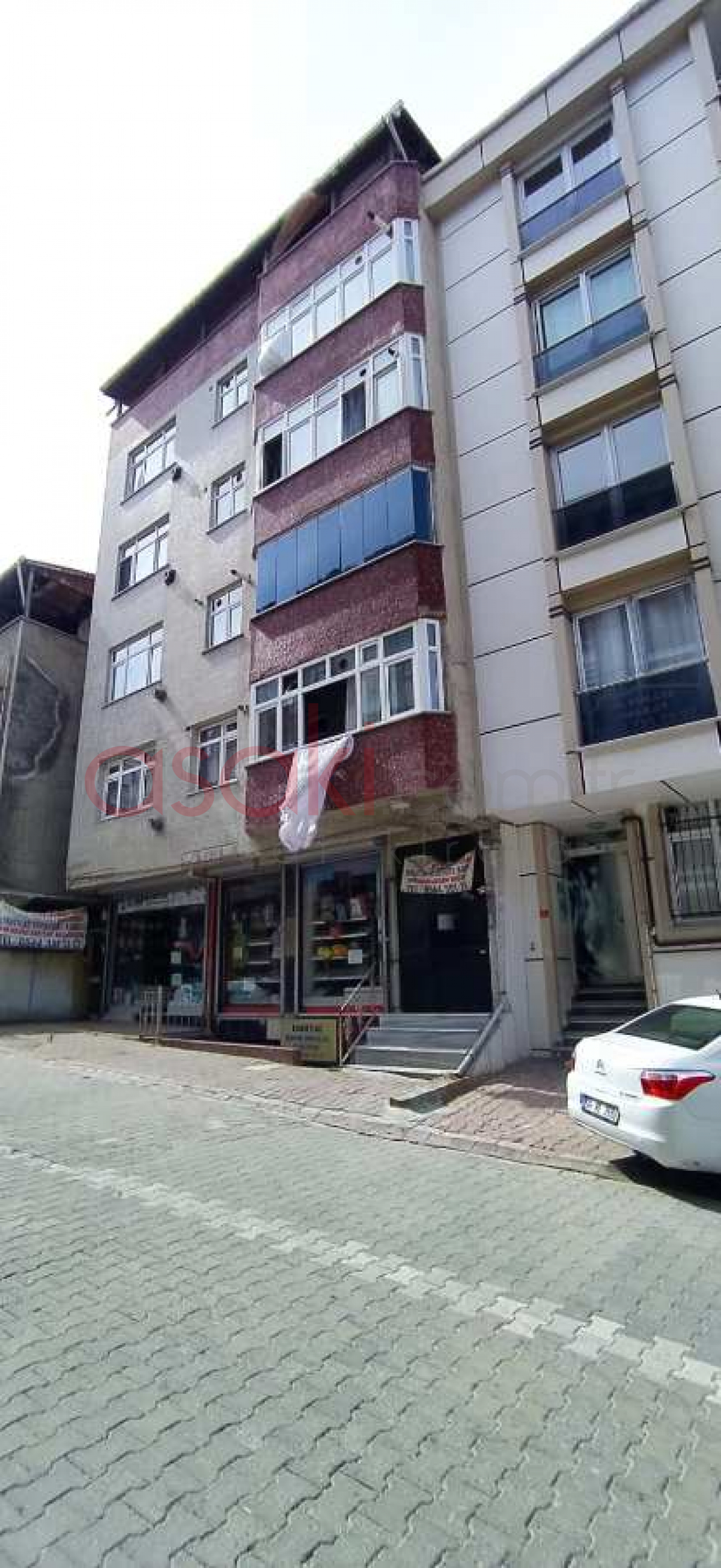KOMPLE SATILIK DUKKANLİ BİNA - Büyük 3