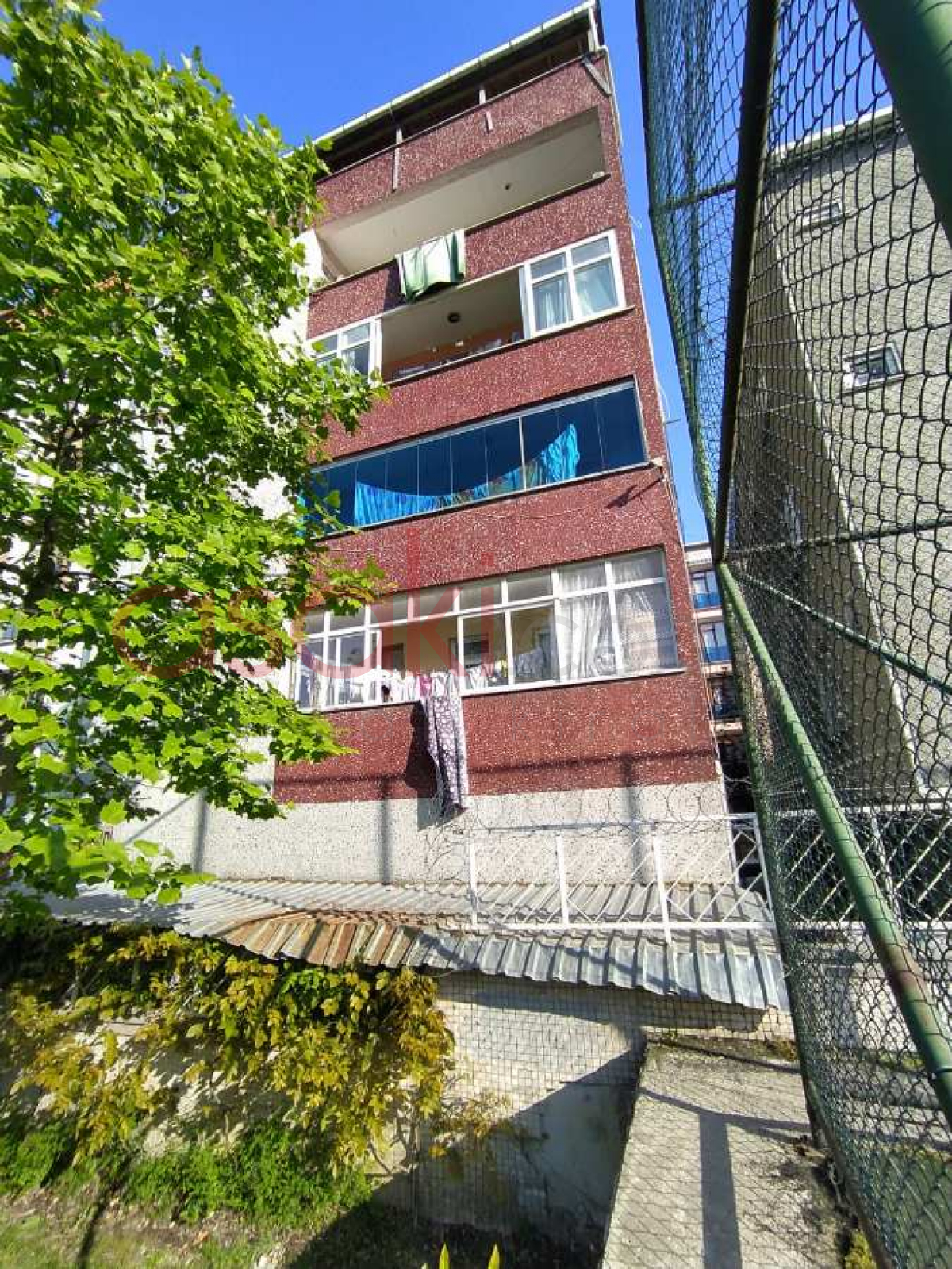 ESENYURT BALIKYOLUNDA SATILIK BİNA