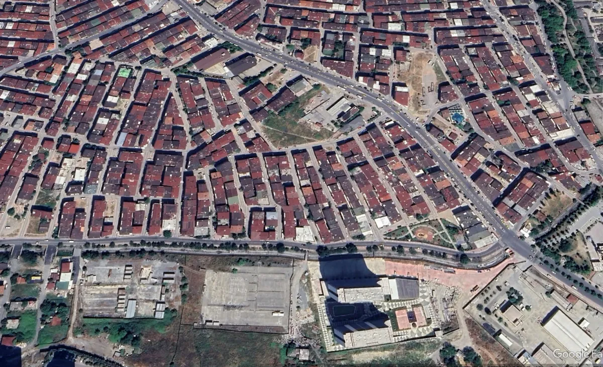 Esenyurt Kıraçta 10 Metre cepheli 130 m2 Satılık Arsa - Büyük 1
