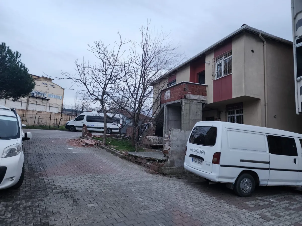 Sultanbeyli Battalgazi Mahallesinde 2 Katlı Satılık Bina - Büyük 10