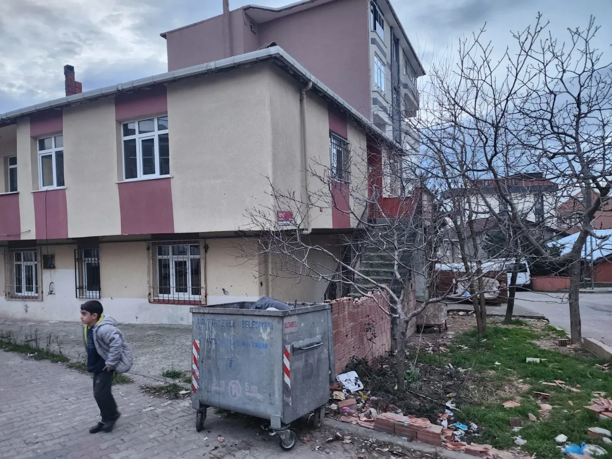 Sultanbeyli Battalgazi Mahallesinde 2 Katlı Satılık Bina - Büyük 2