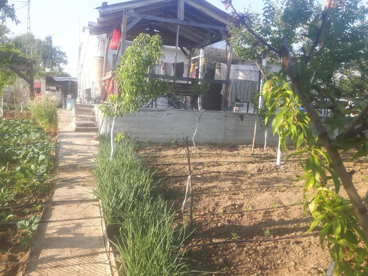 Yeniçiftlikte Satılık Bağ Yeri + Prefabrik - Büyük 2