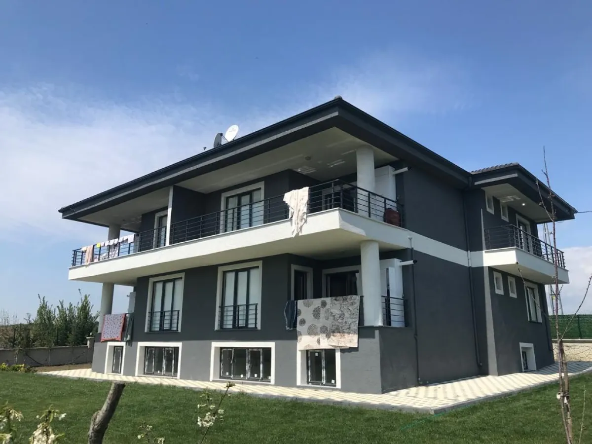 Silivri Ortaköyde Mükemmel Konumda Satılık Bahçeli Villa - Büyük 2