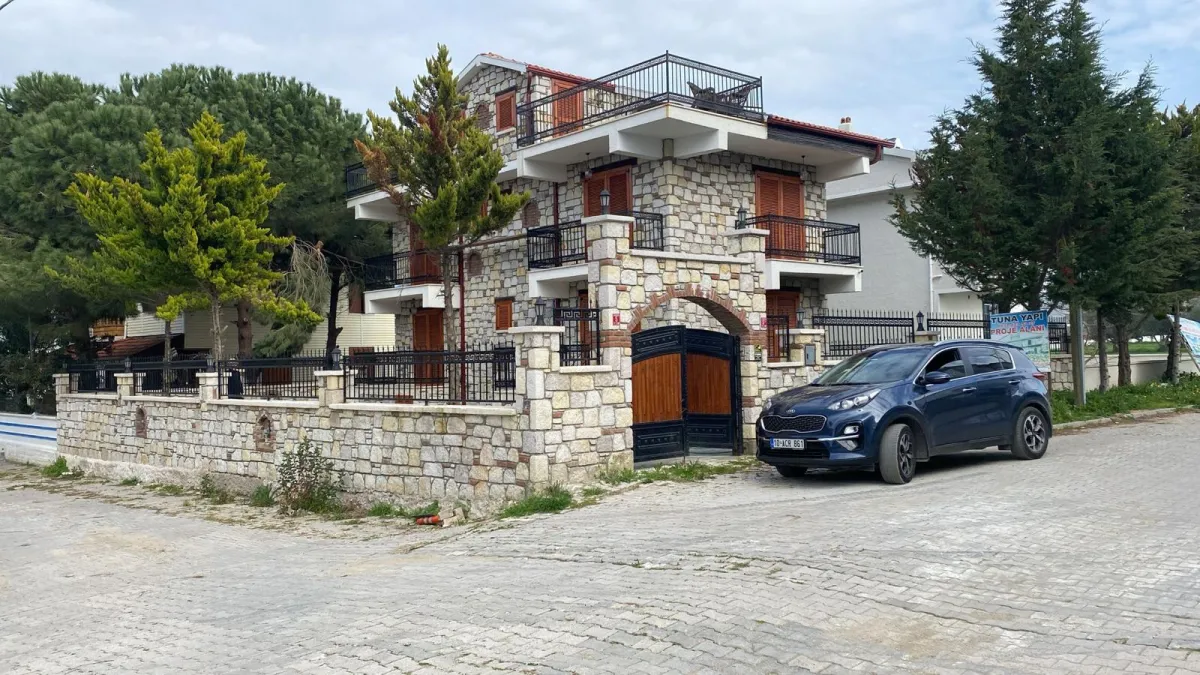 AVŞA'NIN EN GÜZEL MÜSTAKİL VİLLASINI SATIYORUZ - Büyük 3