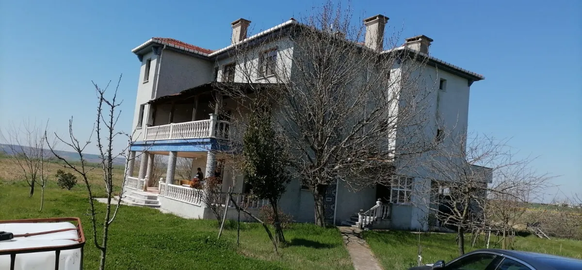 KIRKKEPENEKLİ KÖYÜNDE ÇİFLİK EVİ