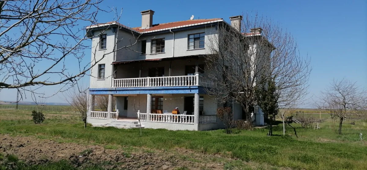 KIRKKEPENEKLİ KÖYÜNDE ÇİFLİK EVİ - Büyük 1