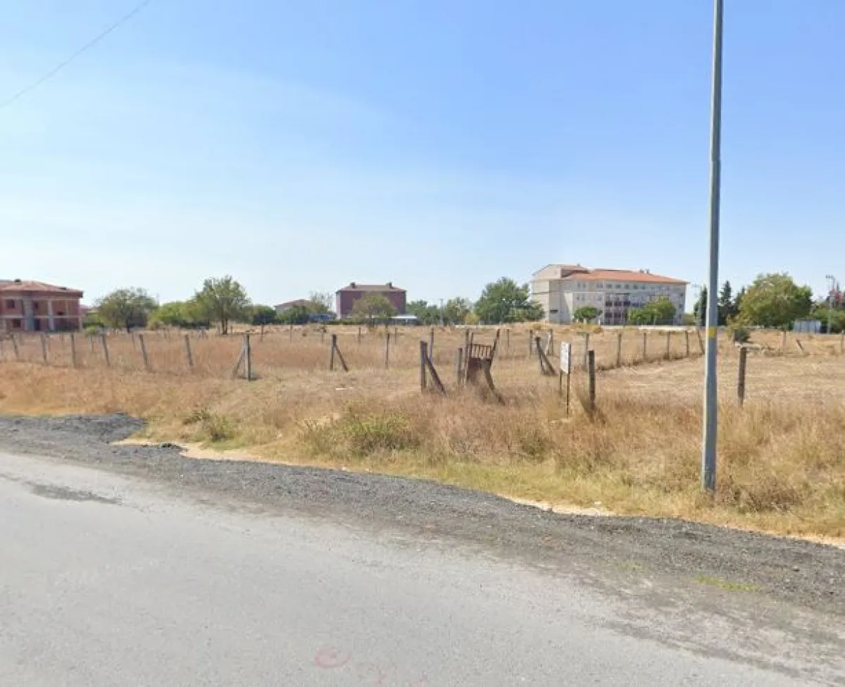 Çavuşluda Satılık Cadde Cepheli Arsas
