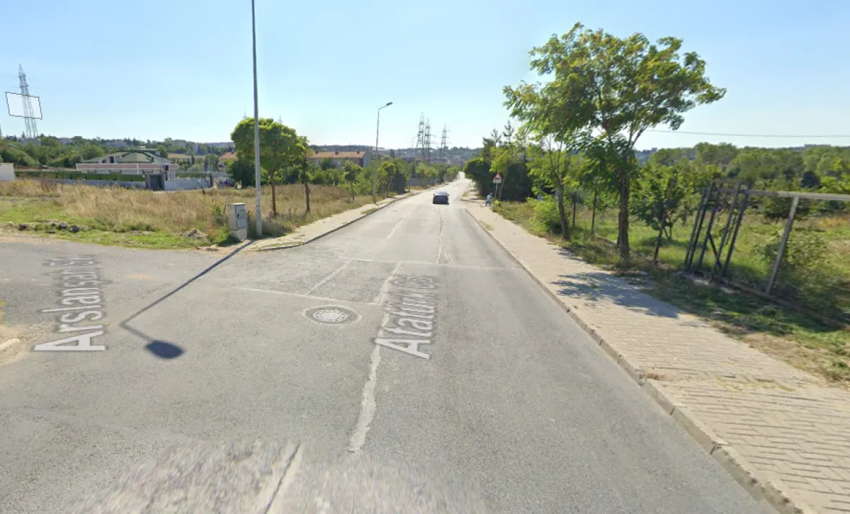 Büyükçekmece'de 501 M² İçerisinde Tek Satılık Ev+ Arsa