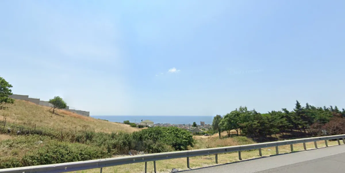 B.Çekmecede 4.750 M² Satılık Tarla +Konteynır Ev