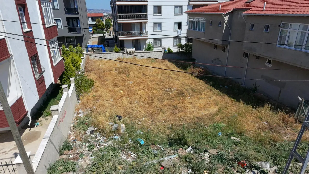 4 Kat İmarlı 372 M&sup2; Satılık Arsa