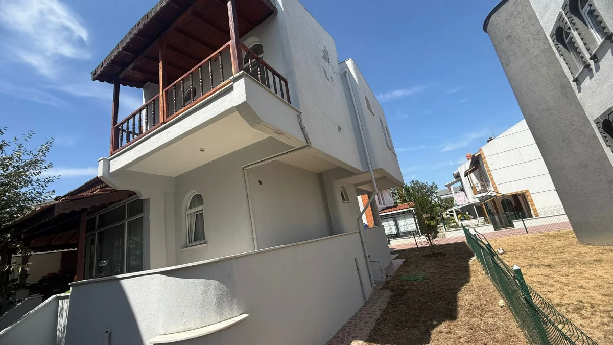 Yeniçiftlik'te Havuzlu Ve Güvenlik Sitede Müstakil Satılık Villa - Büyük 2