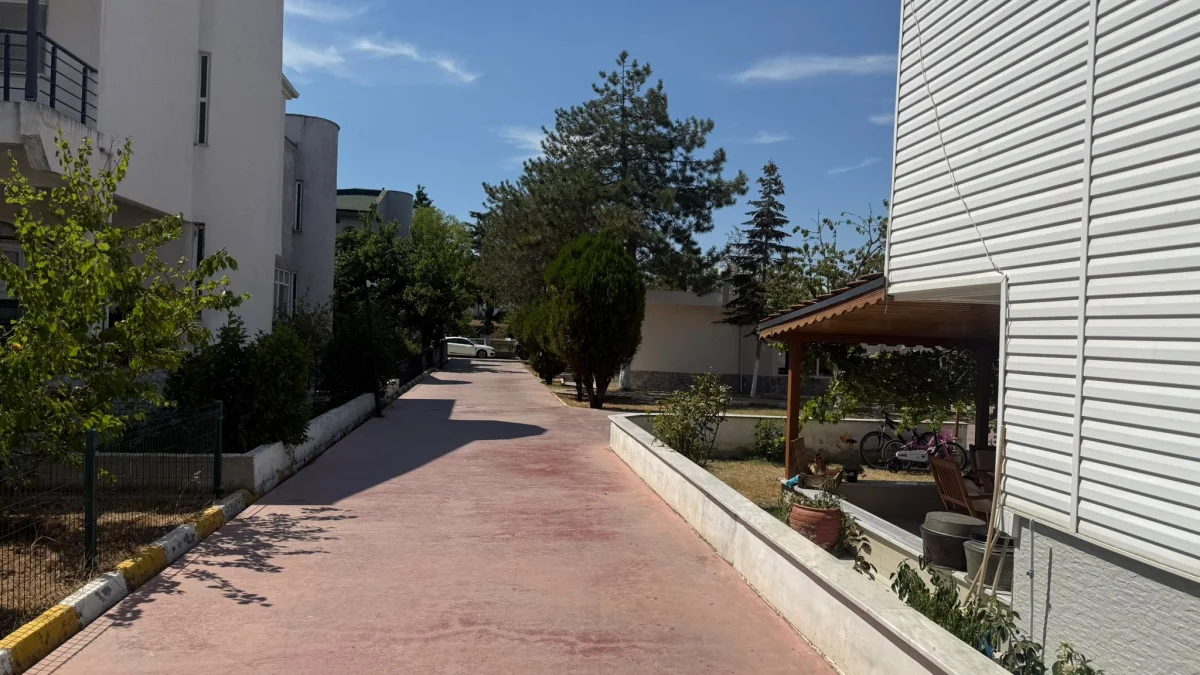 Yeniçiftlik'te Havuzlu Ve Güvenlik Sitede Müstakil Satılık Villa - Büyük 7