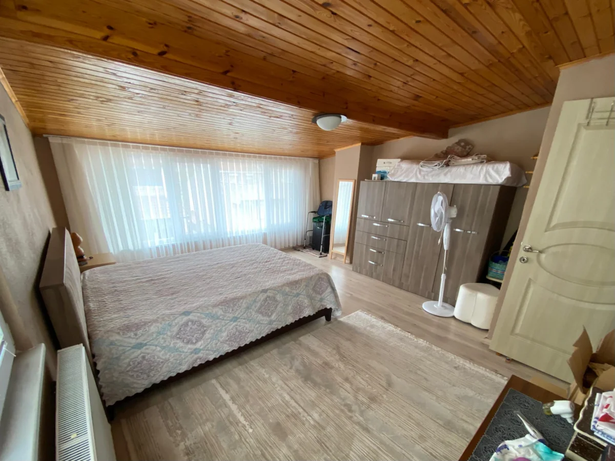 Denize Y&uuml;r&uuml;me Mesafesinde 5+1 Satılık Tripleks Villa - Büyük 10