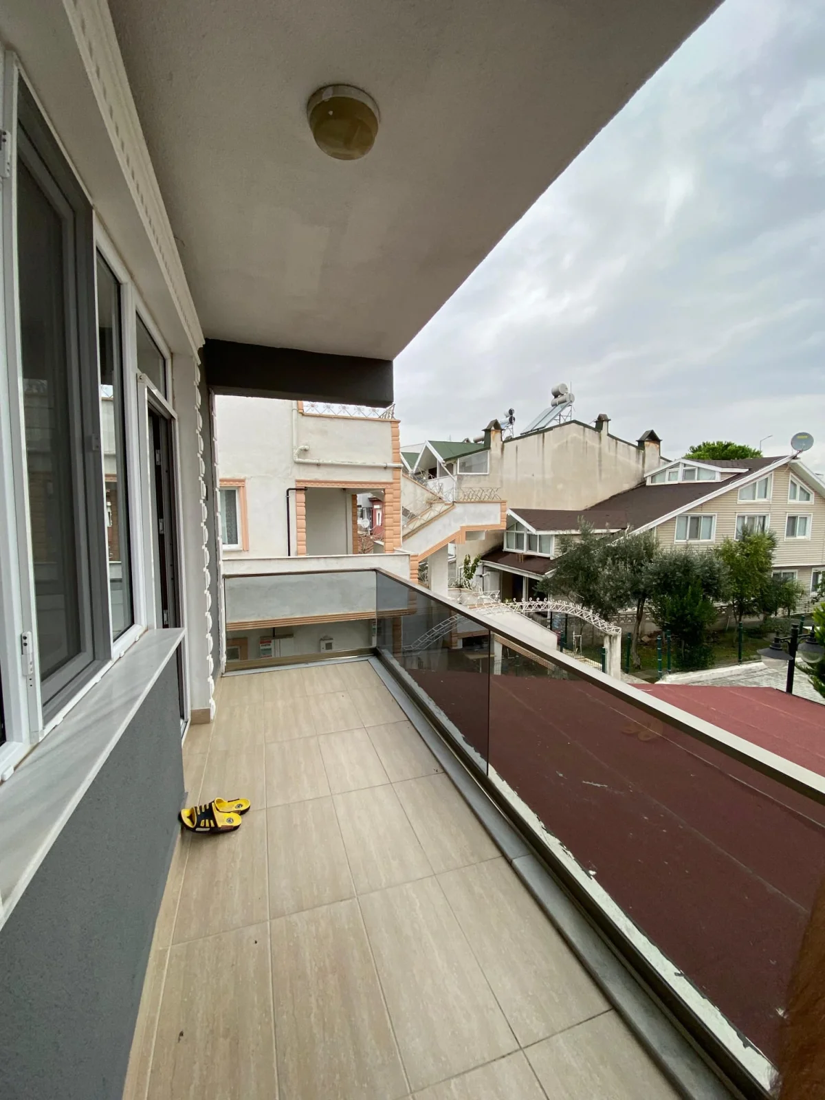 Denize Y&uuml;r&uuml;me Mesafesinde 5+1 Satılık Tripleks Villa - Büyük 14