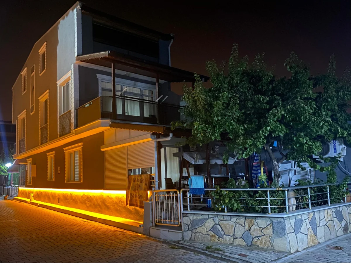 Denize Y&uuml;r&uuml;me Mesafesinde 5+1 Satılık Tripleks Villa - Büyük 16