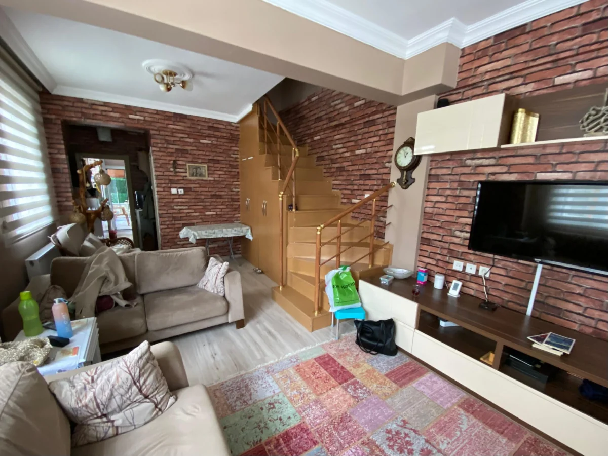 Denize Y&uuml;r&uuml;me Mesafesinde 5+1 Satılık Tripleks Villa - Büyük 21