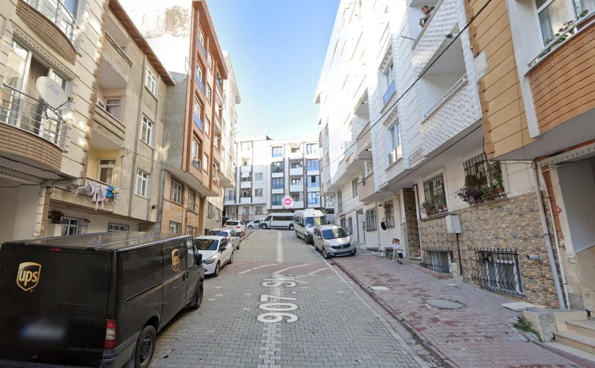 151 M&sup2; Arsa İ&ccedil;erisinde Kurulu 2 katlı Satılık Arsa+Bina