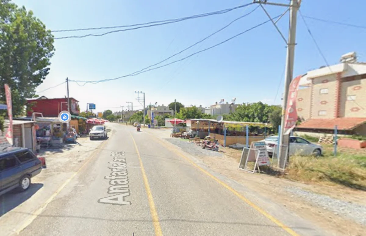 Aydın Kuşadasın'da 7 Katlı Satılık Otel