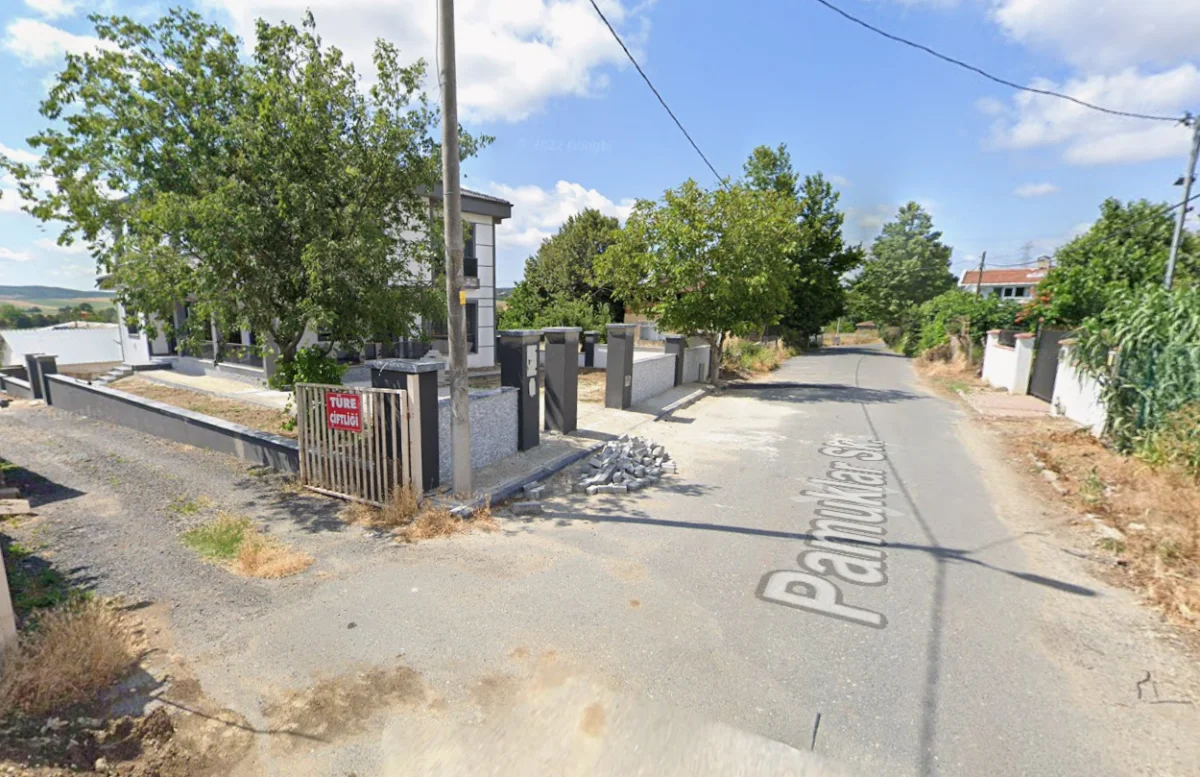 B&uuml;y&uuml;kkılı&ccedil;lı'da Yerleşim İ&ccedil;erisinde Satılık Tarla