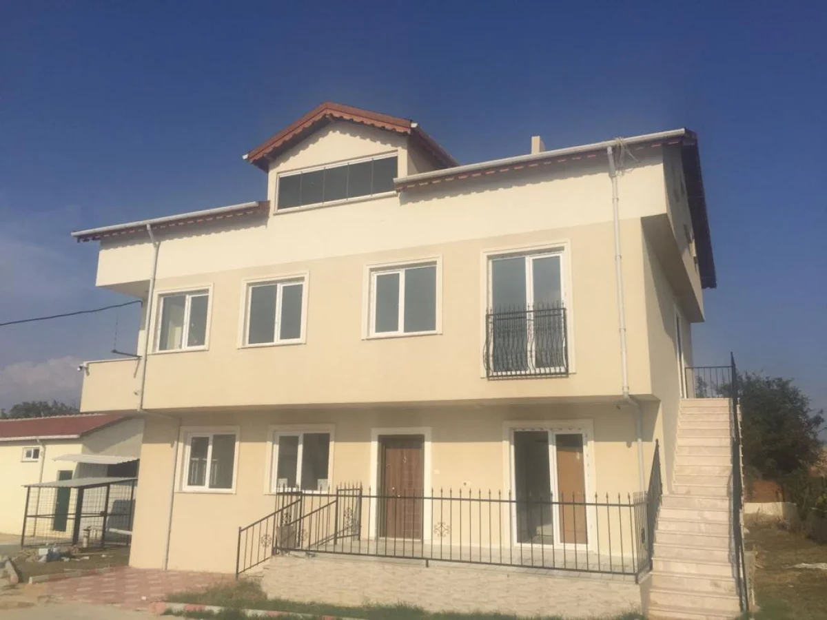 Babaeski'de 10 D&ouml;n&uuml;m Arazi İ&ccedil;erisinde Kurulu &Ccedil;iftlik