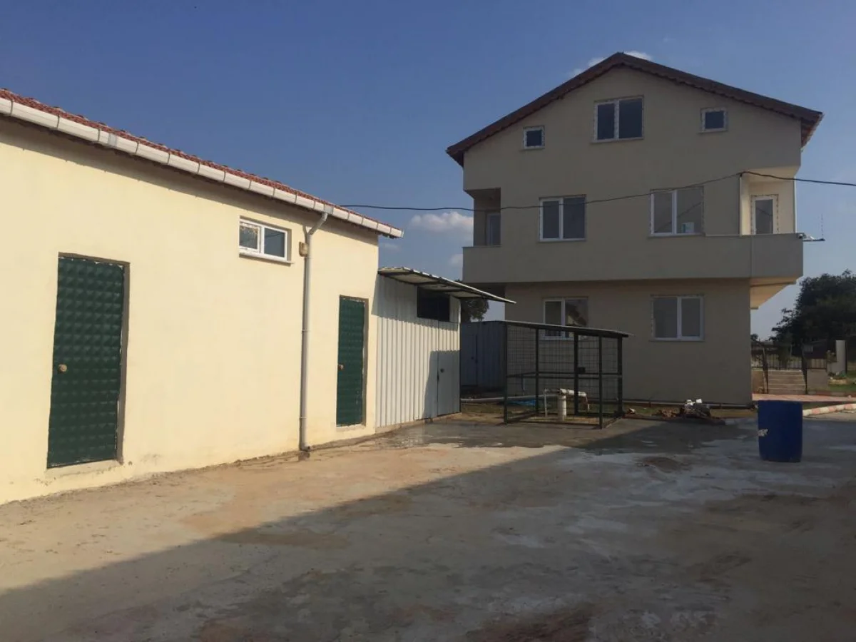 Babaeski'de 10 D&ouml;n&uuml;m Arazi İ&ccedil;erisinde Kurulu &Ccedil;iftlik - Büyük 11