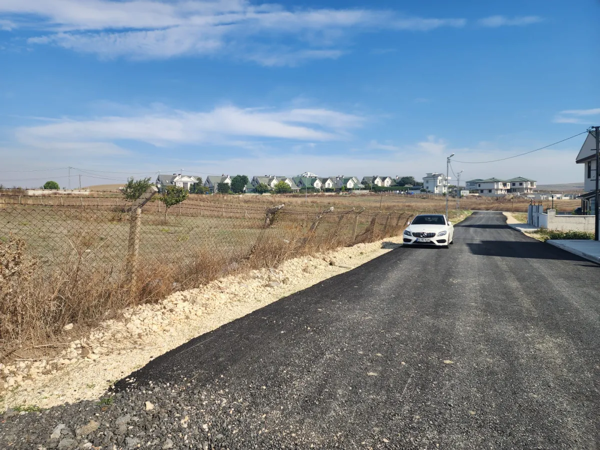 Kamiloba'da 1000 M&sup2; M&uuml;stakil Villa İmarlı Satılık Arsa - Büyük 4